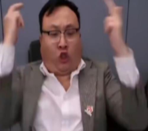 费尔明倒地,引忽视,镜头下惊呼,UED,ued,UED注册网址,UEDapp,UED官网,UED网站,UED下载