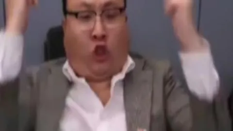 费尔明倒地引忽视，镜头下惊呼：“天哪！”